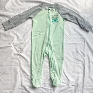Under Armour Green & Grey Logo Print Zip Up Footie Size 9-12 Months